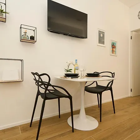 Apartment Duomo 10 Min - Cozy With Netflix & Wifi *