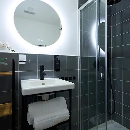 Duomo 10 Min - Cozy With Netflix & Wifi Apartment *