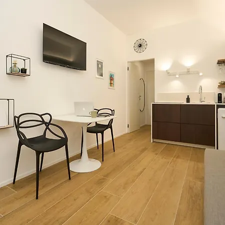 Duomo 10 Min - Cozy With Netflix & Wifi Apartment *