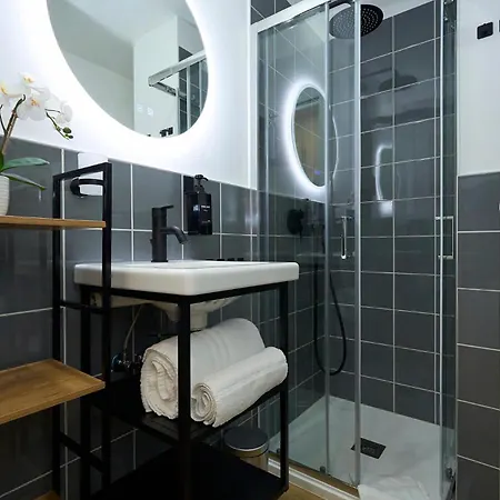 Duomo 10 Min - Cozy With Netflix & Wifi Apartment *